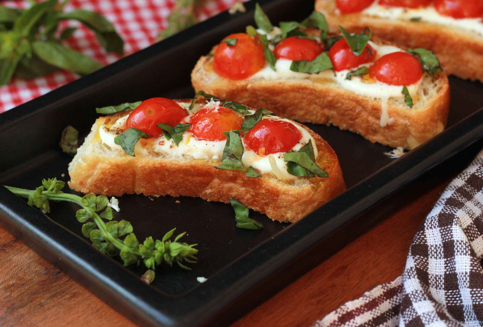 Fresh tomato bruschetta